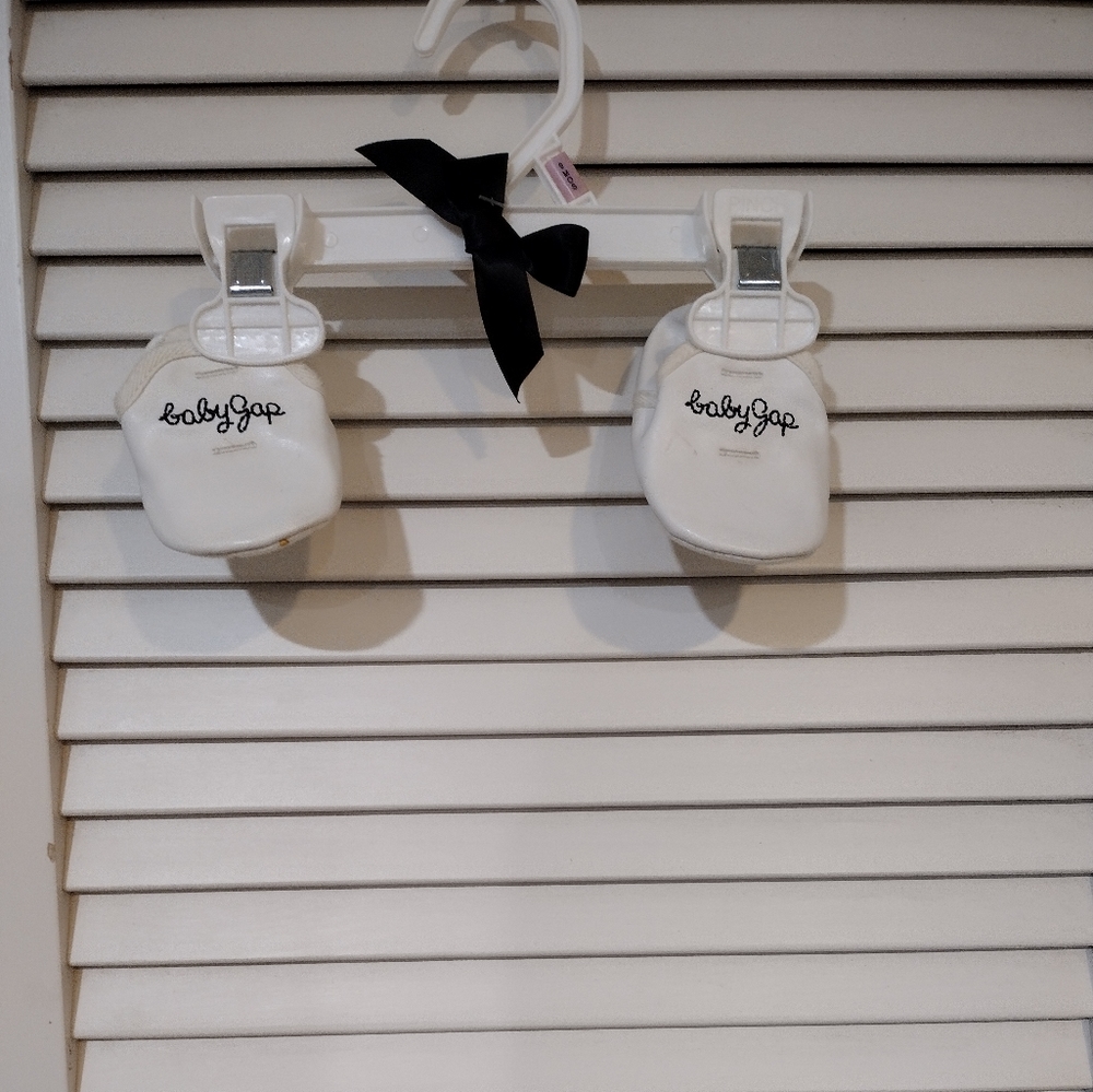 3-6 month authentic Baby Gap crib shoes